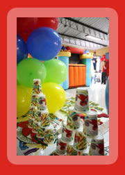 Titeres gigantes y teatrinos inflables para fiestas infantiles.